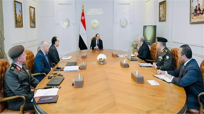 الرئيس السيسي يتابع تطورات المشروعات القومية لاستصلاح الأراضي الصحراوية 