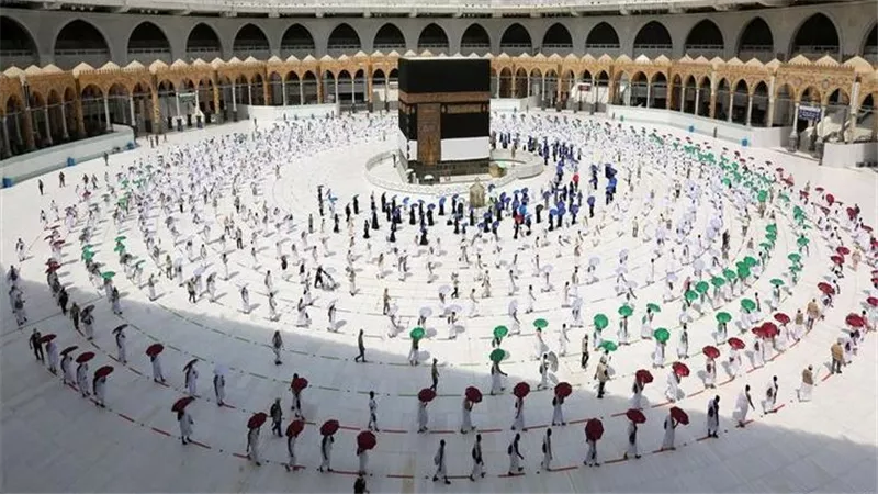  صالحة لمدة 90 يومًا وتتيح الإقامة لمدة 4 أيام.. مزايا العمرة عبر 