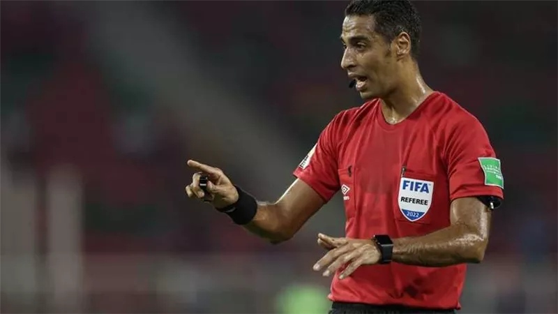 بيريرا مراقبا.. أمين عمر حكمًا لمباراة الأهلي وبيراميدز في نهائي كأس مصر