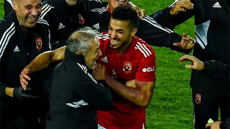 مهدد بالإيقاف.. غرامة ضخمة تنتظر محمد عبد المنعم بعد مباراة كأس مصر