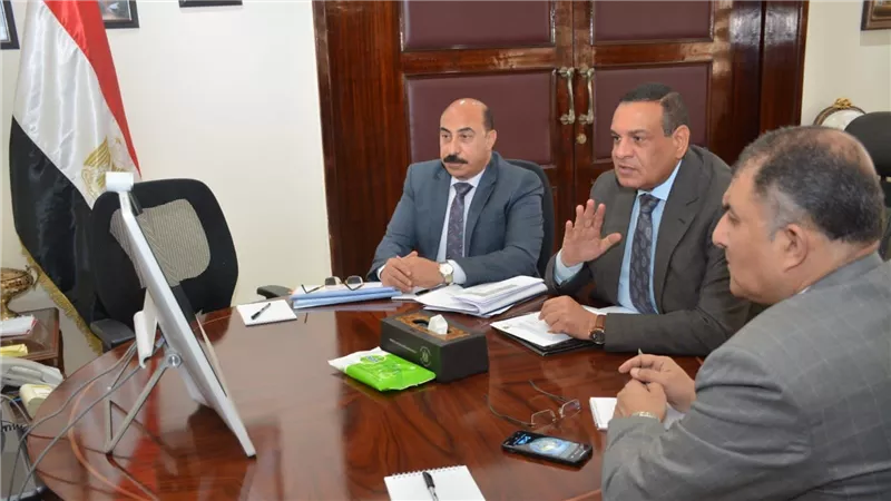 وزير التنمية المحلية يتابع مع المحافظين جهود توفير السلع الغذائية للمواطنين بأسعار مخفضة 