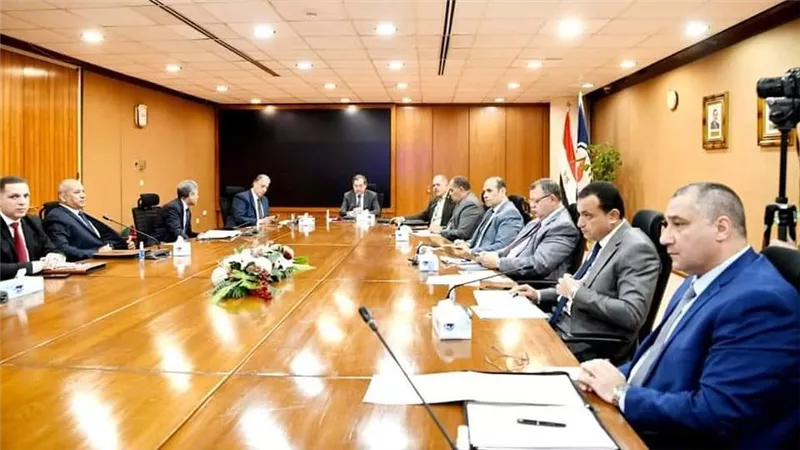 وزير البترول يعقد اجتماع لمتابعة خطط تحسين كفاءة العمليات بين الشركات