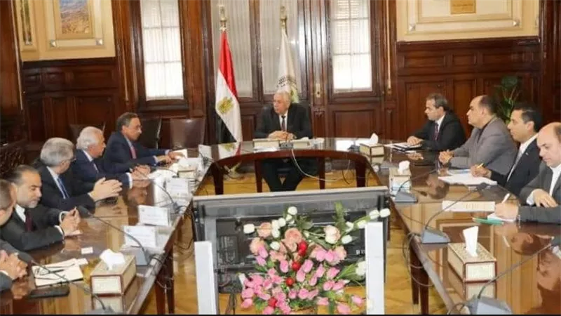 القصير يبحث مع مسئولى غرفة التجارة الأمريكية بالقاهرة سبل التعاون