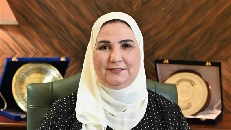 وزيرة التضامن تعلن استمرار عمل الخط الساخن لعلاج مرضى الإدمان 
