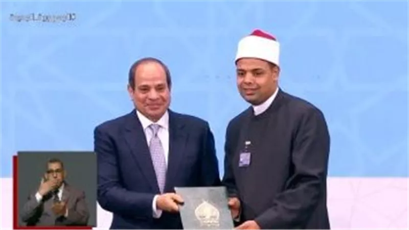 الرئيس السيسى يكرم عددا من حفظة القرآن الكريم خلال احتفالية ليلة القدر