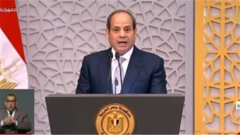 الرئيس السيسي مقدما التهنئة للمسيحيين ويهنئ حفظة كتاب الله