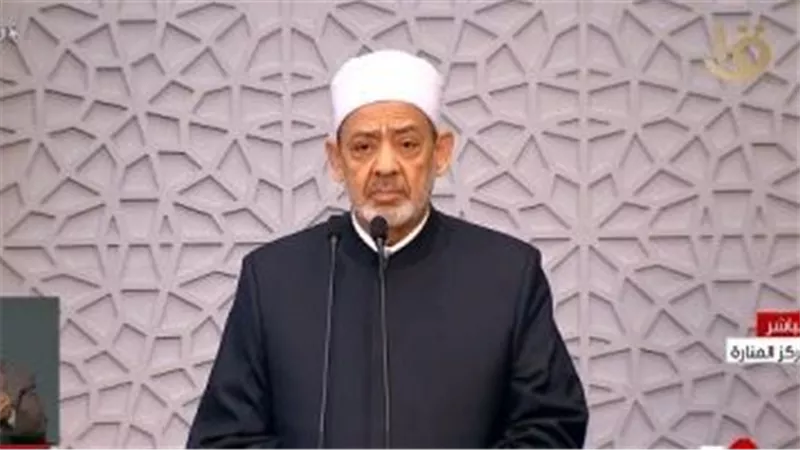 شيخ الأزهر: الدعاء عبادة مأمور بها.. ويهدي الرئيس نسخة فريدة من مصحف الأزهر الشريف