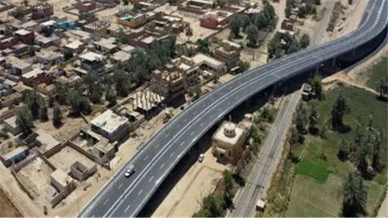وزير النقل يعلن بدء التشغيل التجريبى لكبارى السيل والمضيق بأسوان أمام حركة المرور