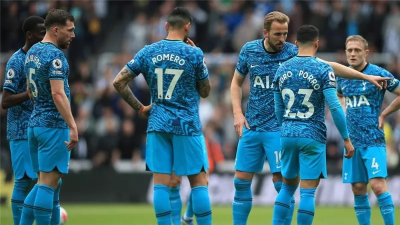 بعد 6-1.. قرار مفاجئ من لاعبي توتنهام بعد الهزيمة أمام نيوكاسل