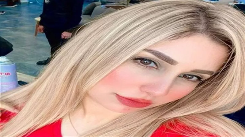 خبيرة تجميل تقدم نصائح للمرأة للحفاظ على مكياج يدوم طوال اليوم
