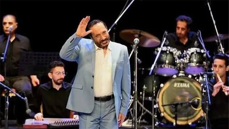 علي الحجار على المسرح الكبير بالاوبرا اول مايو 