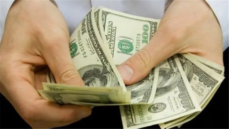 أسعار الذهب والدولار.. استقرار في العملة الصعبة