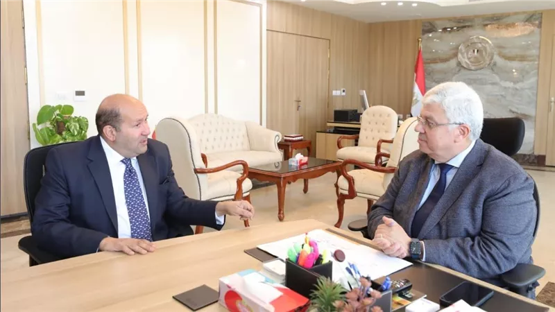 وزير التعليم العالي يؤكد على ضرورة رفع وعي طلاب الجامعات بقضايا التغيرات المناخية والتحول الأخضر