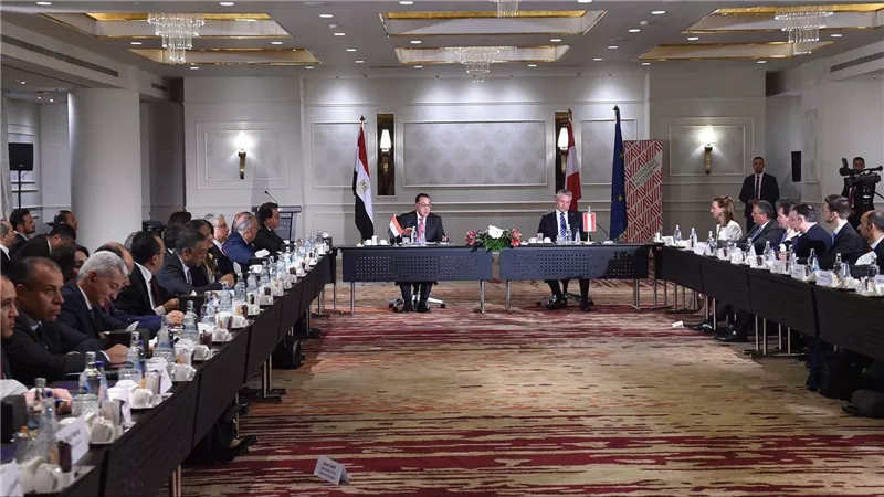 رئيس الوزراء ومستشار النمسا يترأسان مائدة مستديرة مشتركة لمجتمع الأعمال المصري النمساوي