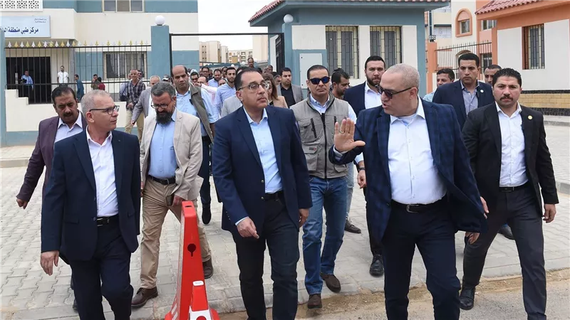 رئيس الوزراء يتفقد عدداً من المشروعات السكنية والخدمية الجاري تنفيذها بمدينة العبور الجديدة