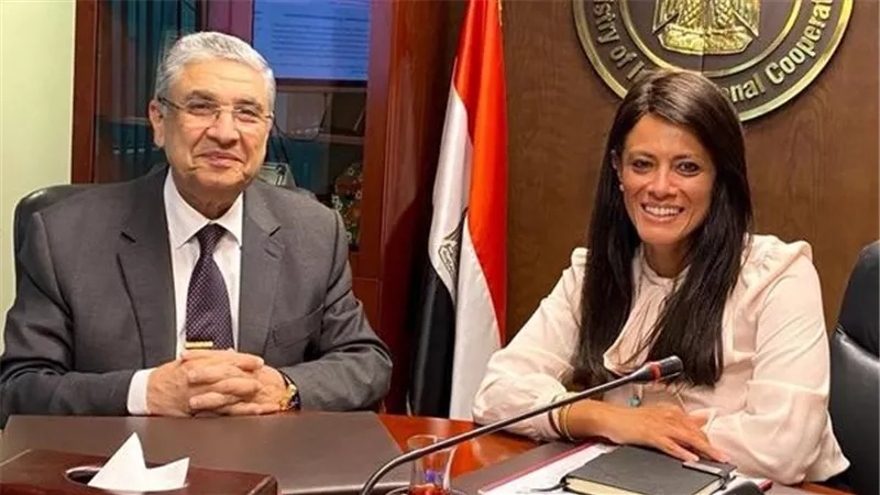 فوز مشروع محطة كهرباء جنوب حلوان بجائزة عبداللطيف يوسف الحمد التنموية في الوطن العربي 