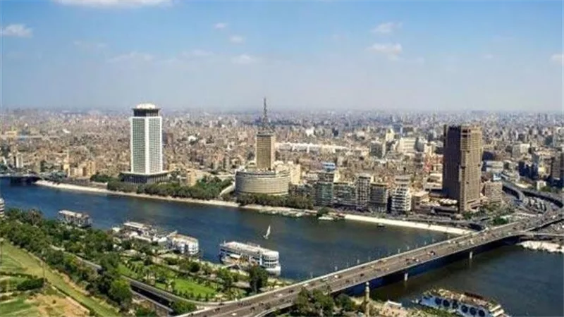 مائل للبرودة صباحاً حار نهاراً.. 