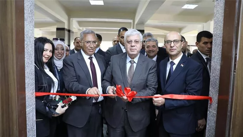 وزير التعليم العالي ورئيس جامعة أسيوط يفتتحان المحلب الآلي بمزرعة الإنتاج الحيواني بجامعة أسيوط