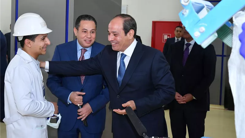بالتفاصيل ..هدايا الرئيس السيسى للمصريين في عيد العمال.. إنشاء صندوق إعانة وصرف 1000 جنيه للعمالة غير المنتظمة