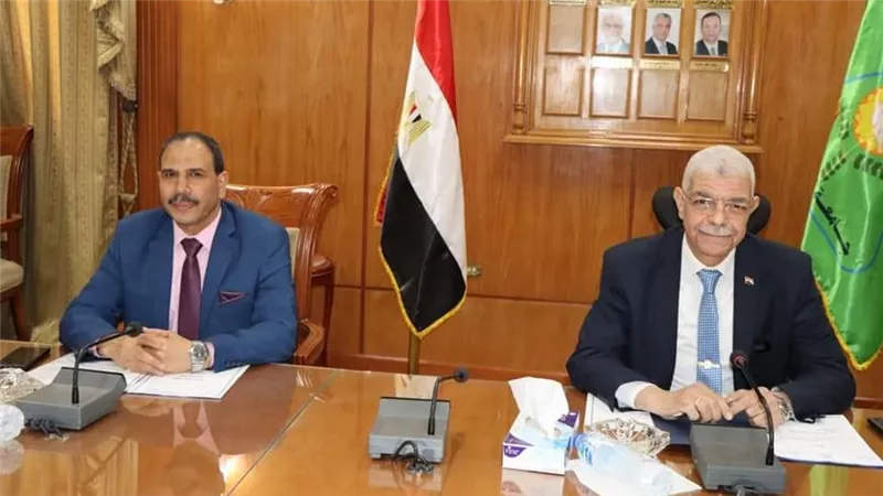 رئيس جامعة المنوفية يتابع الموقف التنفيذى لمشروعات الجامعة 