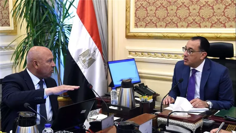 رئيس الوزراء يتابع الموقف التنفيذي لعدد من مشروعات وزارة النقل