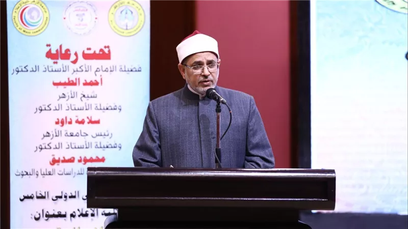 رئيس جامعة الأزهر يطالب بإعلاء صوت العقل والسماح على صوت المدفع والسلاح 