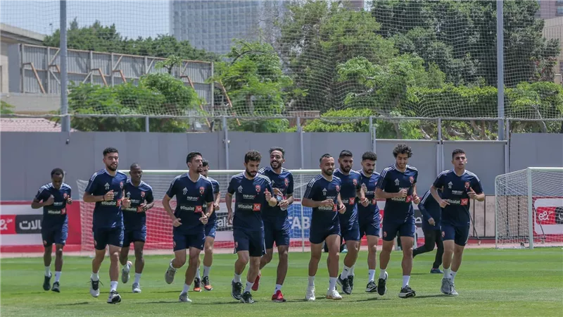 بينهم الزمالك وبيراميدز.. 5 أندية تتنافس على ضم مدافع الأهلي 