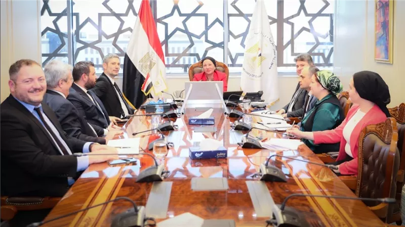 وزيرة البيئة: 150مليون دولار استثمارات مشروع قناة السويس الخضراء