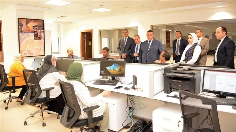 وزير التنمية المحلية يباشر مهام عمله رسمياً من مقر الوزارة بالعاصمة الإدارية الجديدة