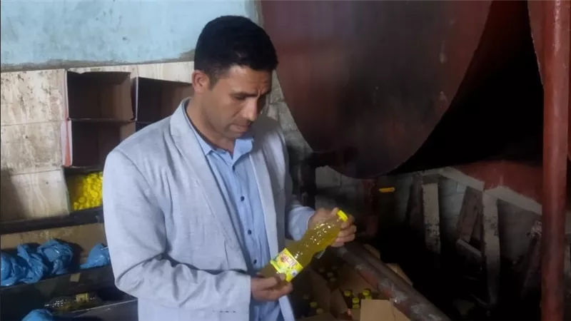 ضبط مصنع تعبئة زيوت طعام بدون ترخيص بكرداسة بالجيزة