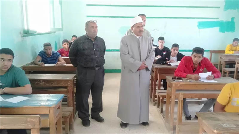 قيادات الأزهر بالسويس يتفقدون لجان إمتحانات النقل للمرحلة الثانوية  