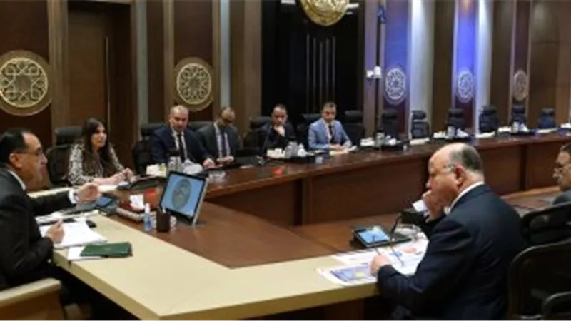 رئيس الوزراء يوجه بسرعة تسكين العمارات بديل العشوائيات بمدينة العبور الجديدة