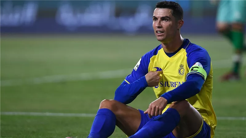 الدوري السعودي.. كريستيانو رونالدو يقود هجوم النصر أمام الخليج