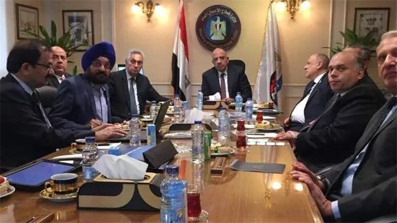 وزير قطاع الأعمال العام يبحث مع مجموعة 