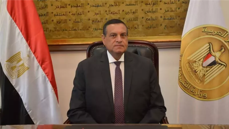 وزير التنمية المحلية : 