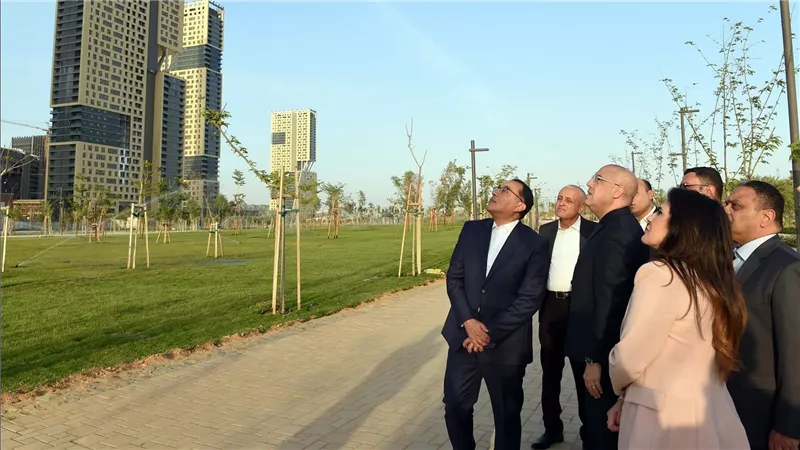 رئيس الوزراء يتفقد الحدائق المركزية 