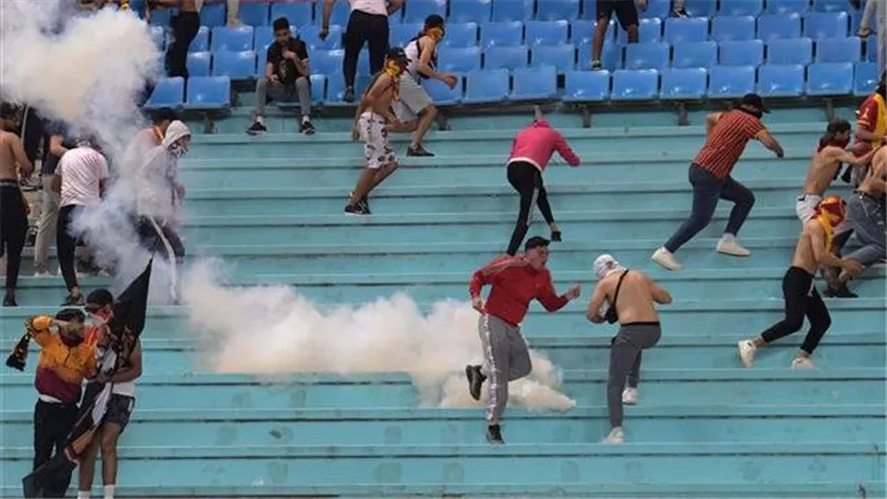 القضاء التونسي.. حبس 31 من مشجعي الترجي على خلفية أحداث الشغب