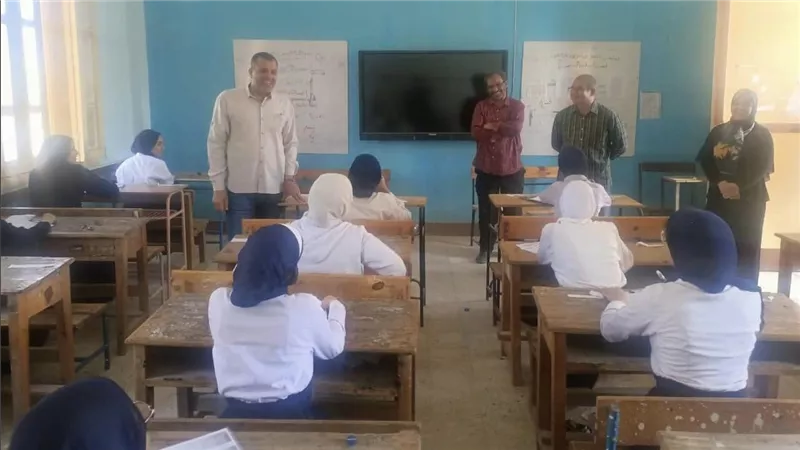 مدير تعليم السويس يتفقد لجان الإمتحانات في أسبوعها الثاني