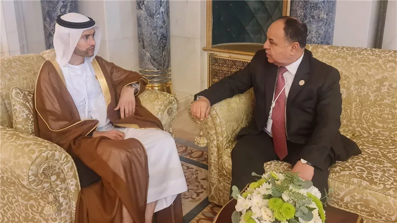 وزير المالية يلتقي وزير الدولة للشئون المالية بالإمارات