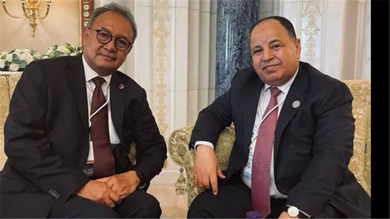 وزير المالية يلتقي محافظ مصر لدى البنك الآسيوي