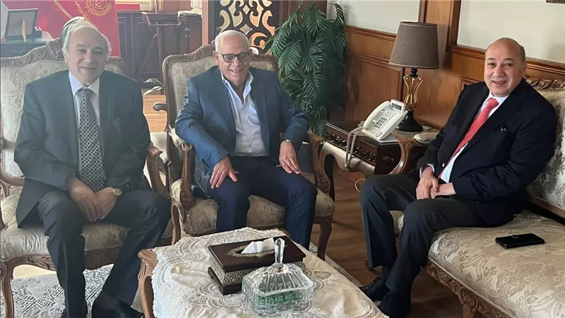 عادل الغضبان يستقبل رئيس مجلس إدارة مصنع الأدوية بشرق بورسعيد