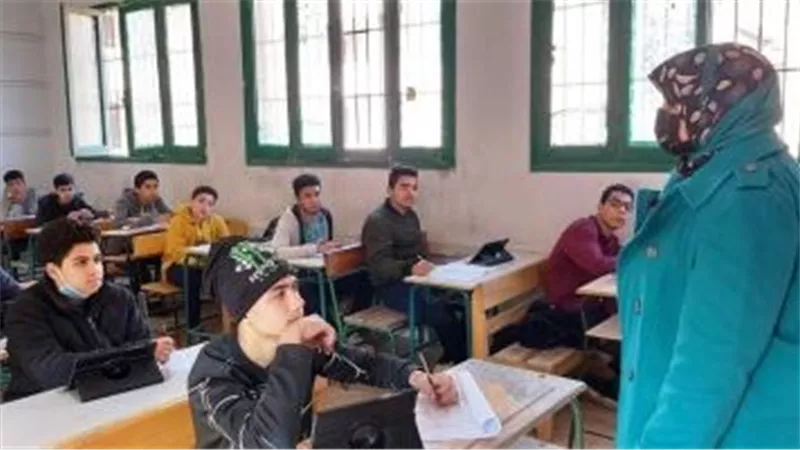 تداول أسئلة امتحانات الشهادة الإعدادية على صفحات الغش والوزارة تتخذ إجراء قانونيا