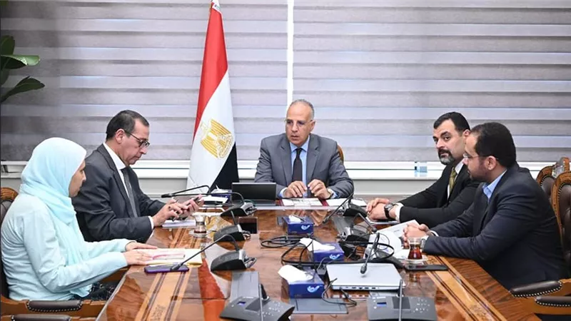 سويلم يتابع ضوابط إستخدام المياه الجوفية ومنظومة المراقبة والتحكم في الآبار الجوفية