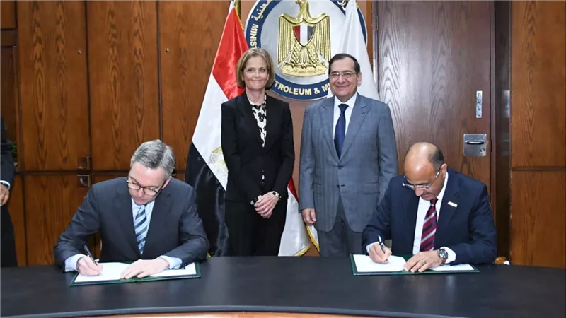 وزير البترول يشهد اتفاقية تطوير مشترك لمشروع جديد لإنتاج الميثانول الأخضر