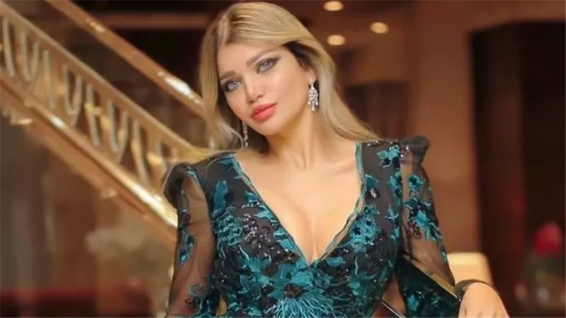 بسيلفي أمام المرآة.. ياسمين الخطيب تستعرض جمالها