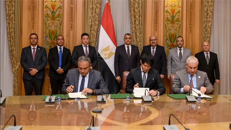 توقيع اتفاقية تصنيع مشترك بين 