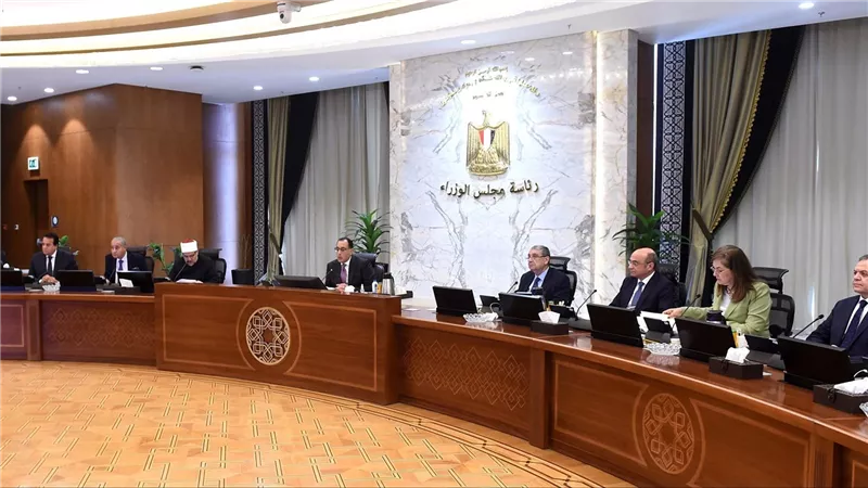 رئيس الوزراء يُشدد على ضرورة التزام كل وزارة بتنفيذ القرارات الصادرة عن اجتماع المجلس الأعلى للاستثمار
