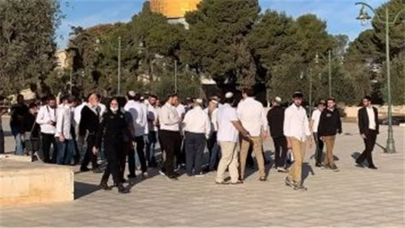 المفتى يدين اقتحام عشرات المستوطنين للأقصى تحت حراسة قوَّات الاحتلال