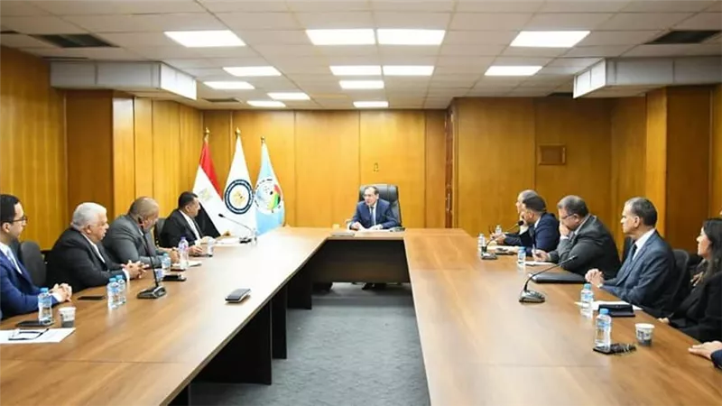 الملا يستقبل وفد لجنة التعدين بغرفة التجارة الأمريكية فى مصر