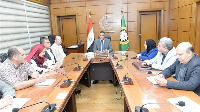 محافظ الدقهلية يلتقي بممثلي وزارة الإنتاج الحربي والاتصالات  لتفعيل المنظومة الرقمية لحوكمة وإدارة أملاك الدولة